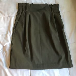 Skirt green paper bag